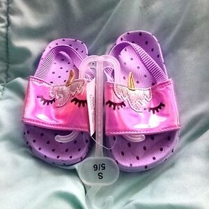 Toddler girl unicorn slides ( box AW )